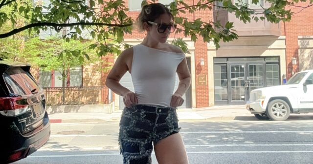 I Tried the Viral One-Leg Jeans All Over TikTok